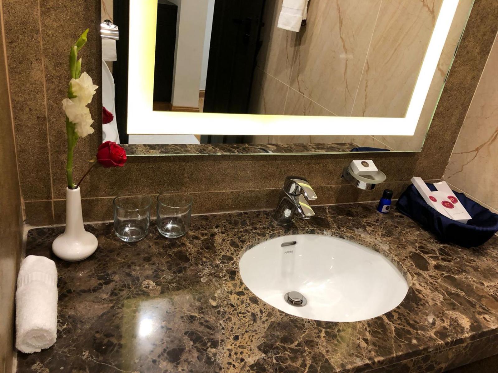 RT Grace Royal Taj Hotel Sukkur 56/58