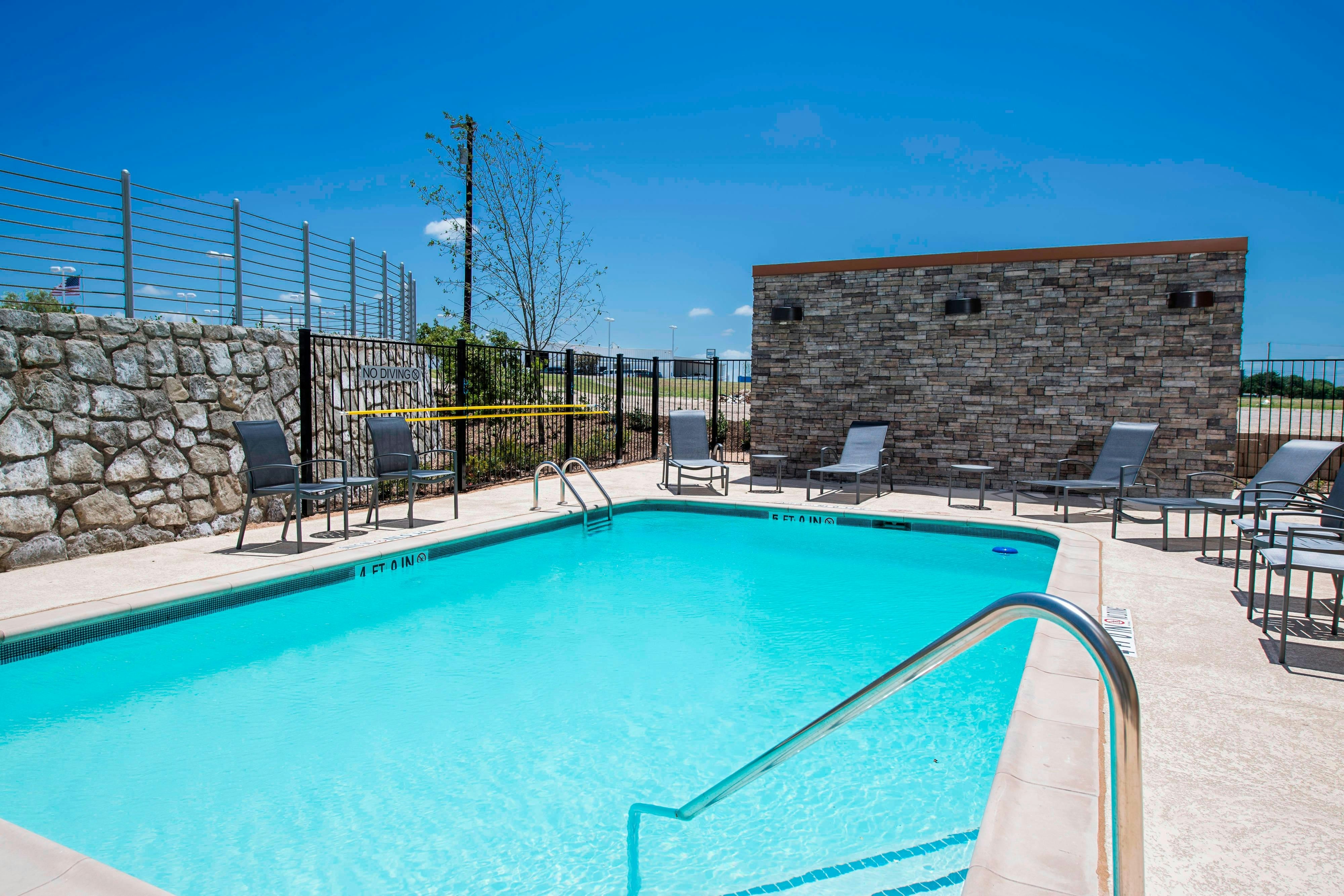 Fairfield Inn Suites Dallas Waxahachie 18/34