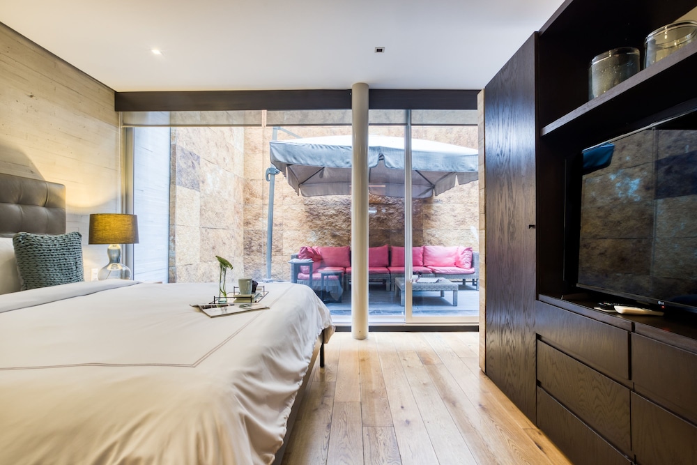 AR 218 Hotel by ULIV 12/58