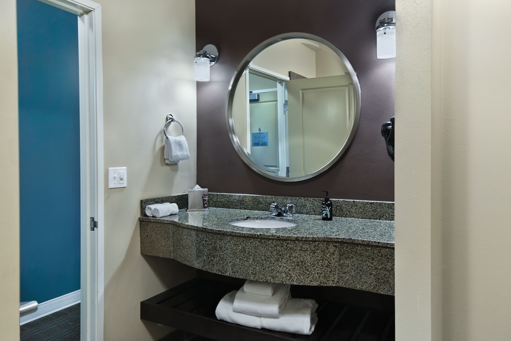 Oxford Suites Silverdale 58/59
