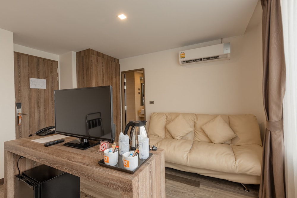 B2 Bangna Premier Hotel 38/43