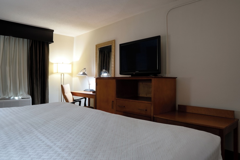 American Inn and Suites Ferndale 10/25