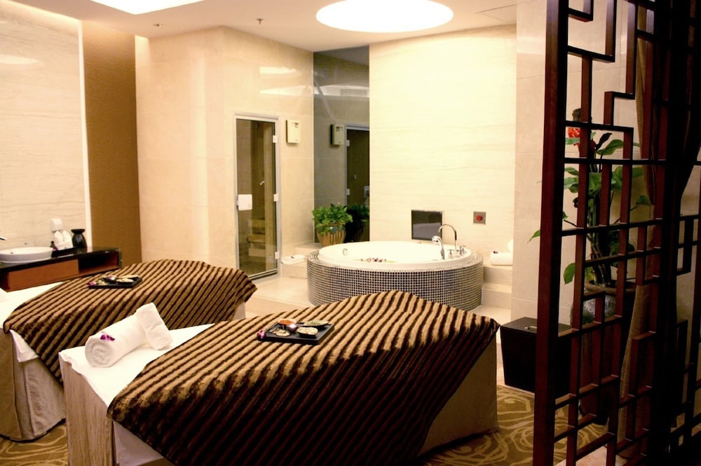 Crowne Plaza Tianjin Binhai Center 30/64