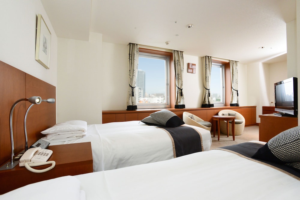 Sapporo Park Hotel 11/75