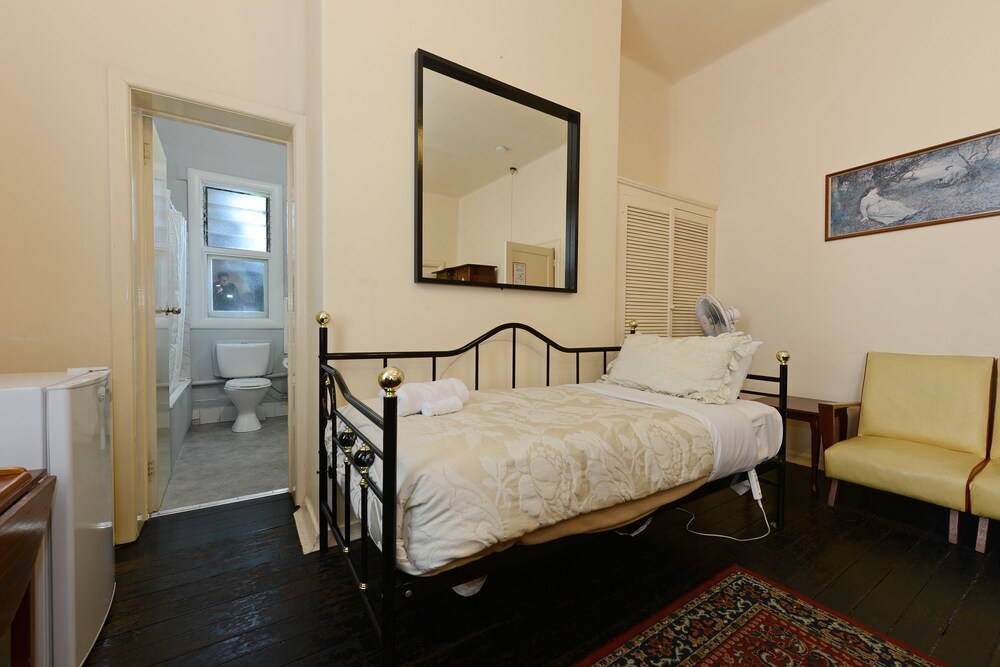 Edinburgh Gallery Bed Breakfast 13/61