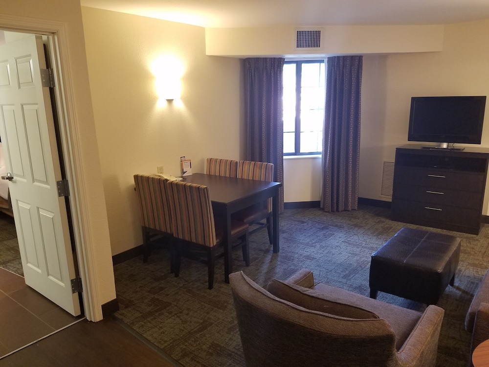 Staybridge Suites Cincinnati North Oh 48/69