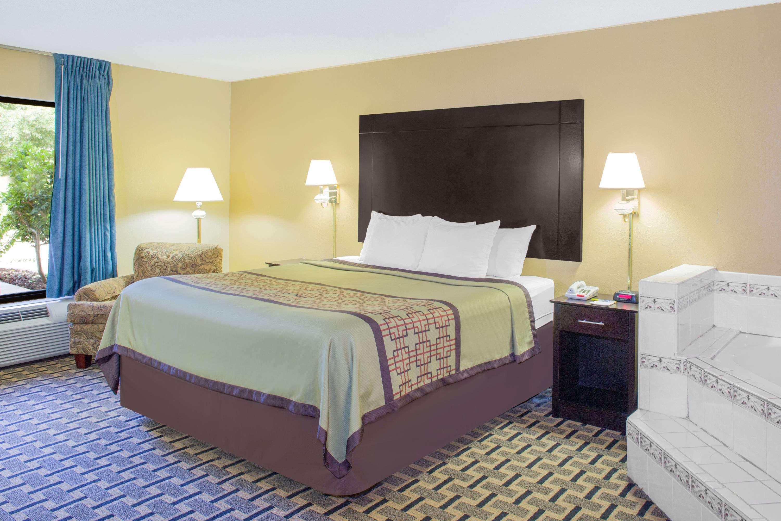 Days Inn By Wyndham Andalusia 8/20