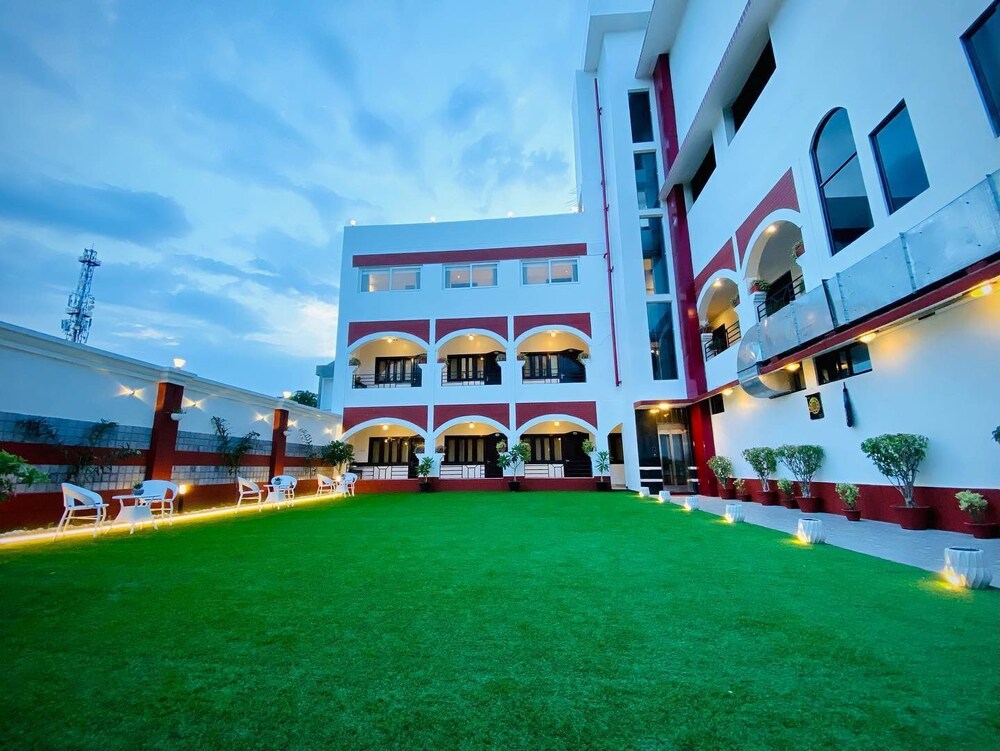 HOTEL PRAYAG INN 37/45