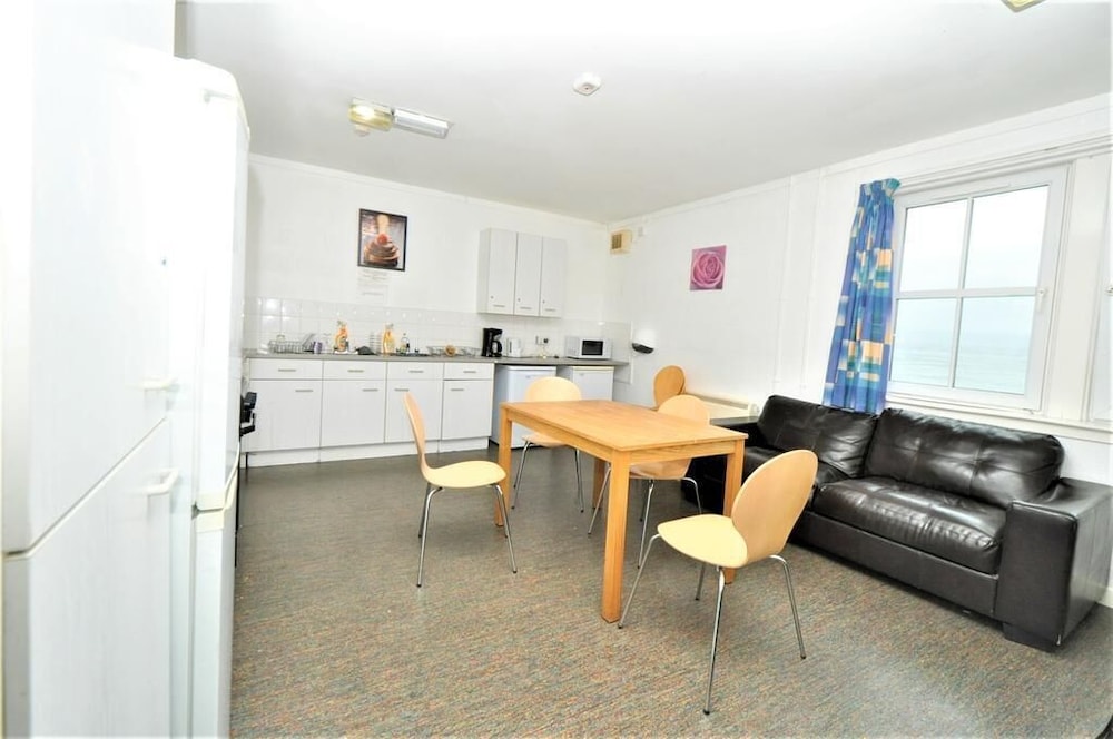 Greenock Hall's Waterfront Complex 17/31