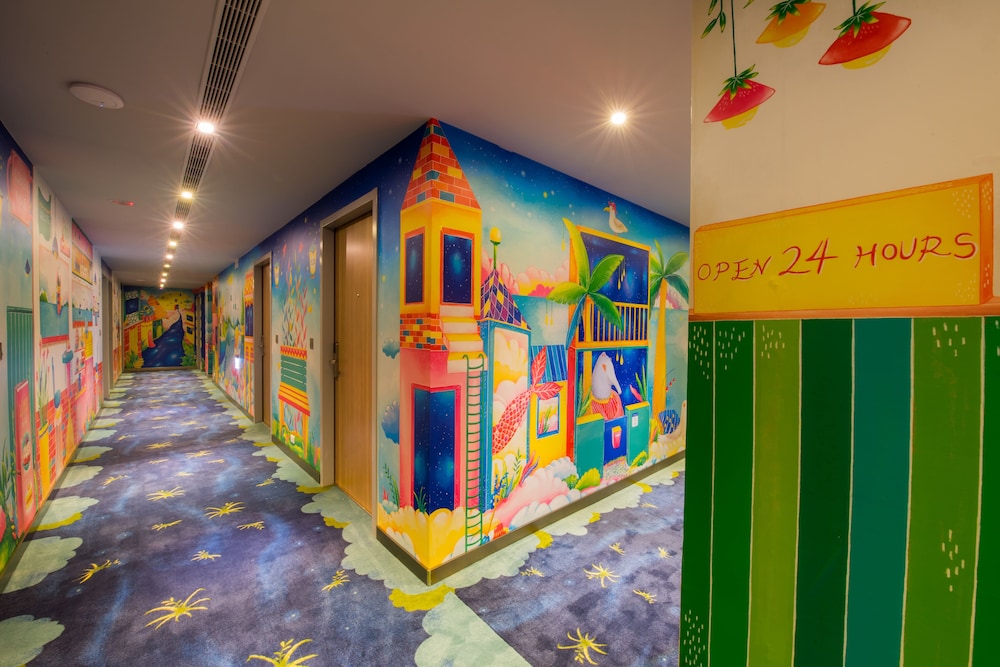 Legend Hotel Pier 2 52/66