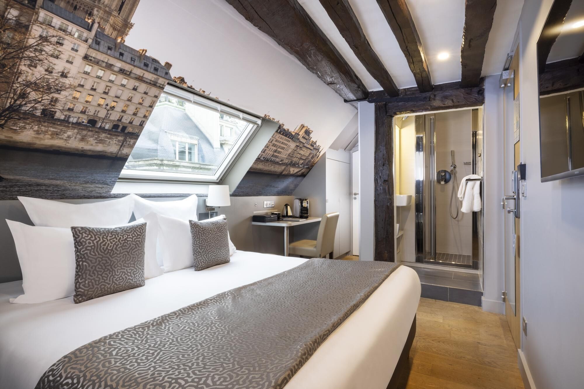 SUPERIOR, DOUBLE BED