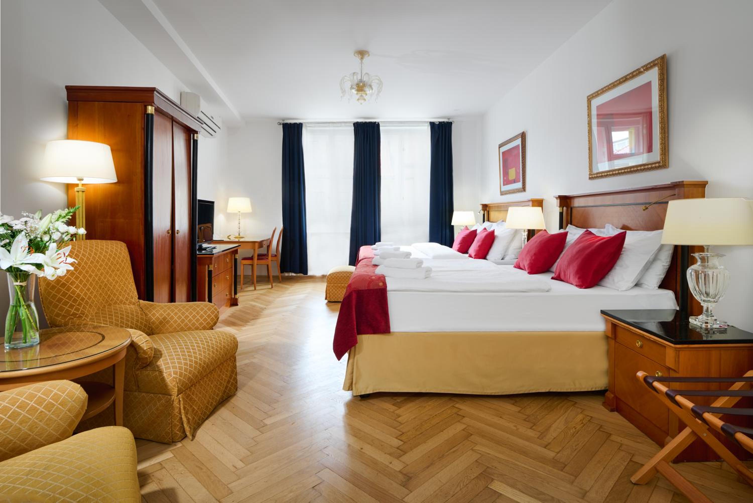 Room, Quadruple, Queen Bed