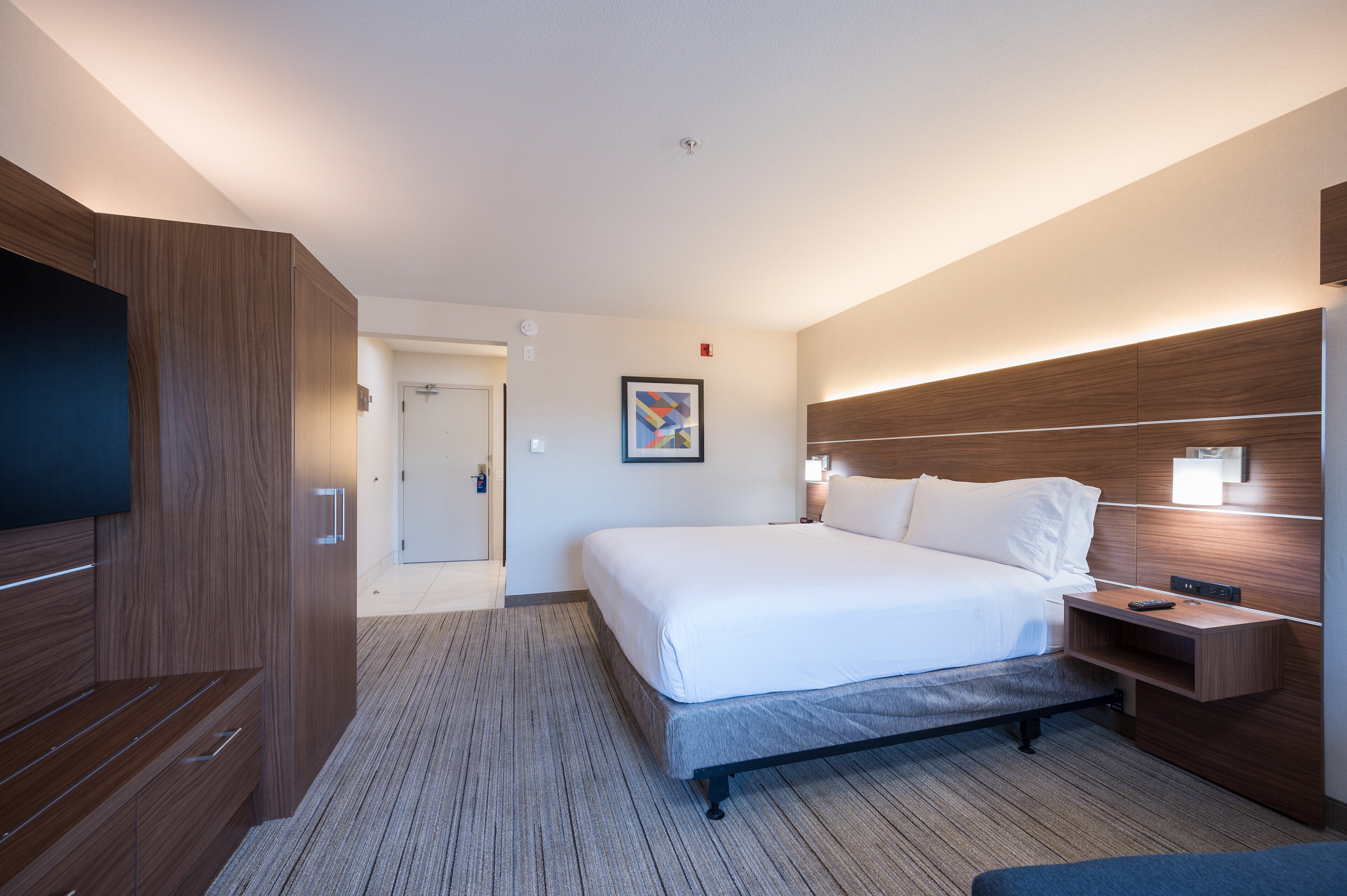 Holiday Inn Express Grover Beach 8/32