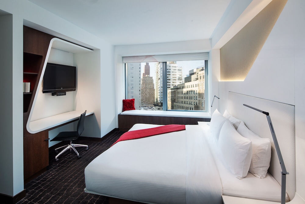 ROOM, KING BED, ACCESSIBLE