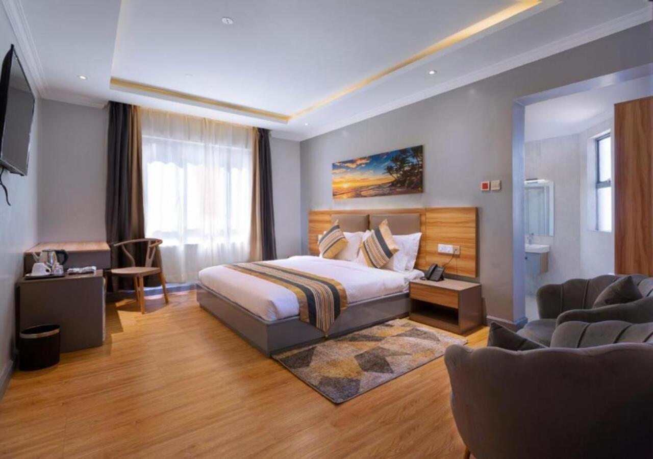 Raha Suites 19/45