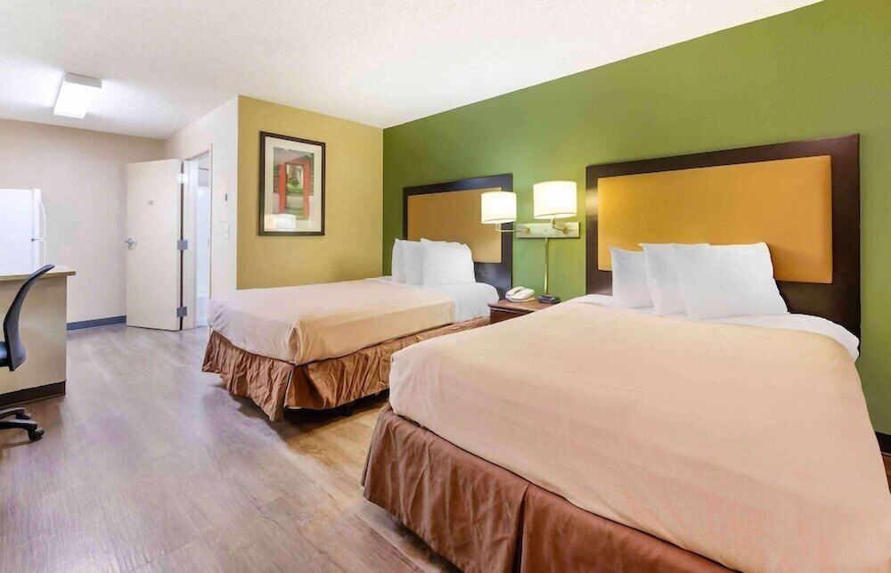 Studio 6 Suites Fresno North CA 8/56