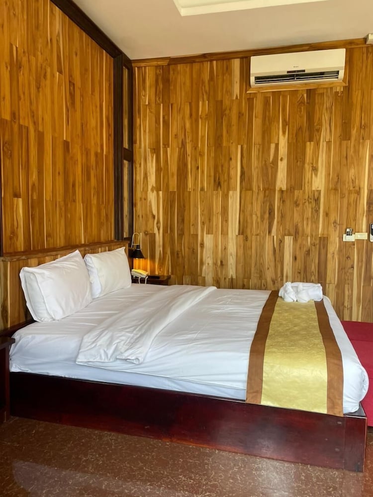DELUXE, DOUBLE BED, GARDEN VIEW, BALCONY