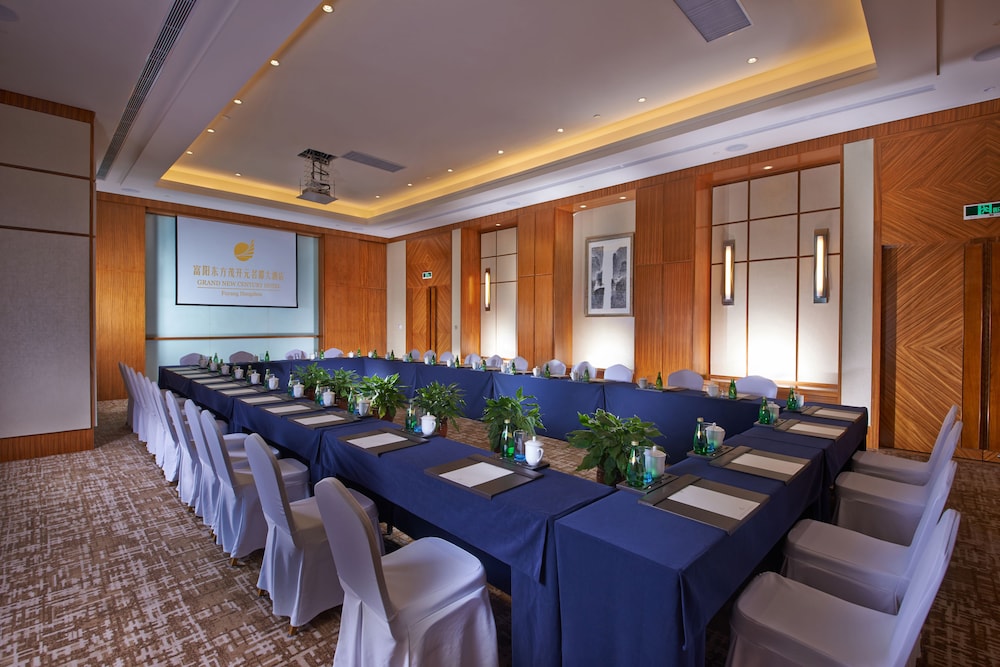 GRAND NEW CENTURY HOTEL FUYANG 32/34