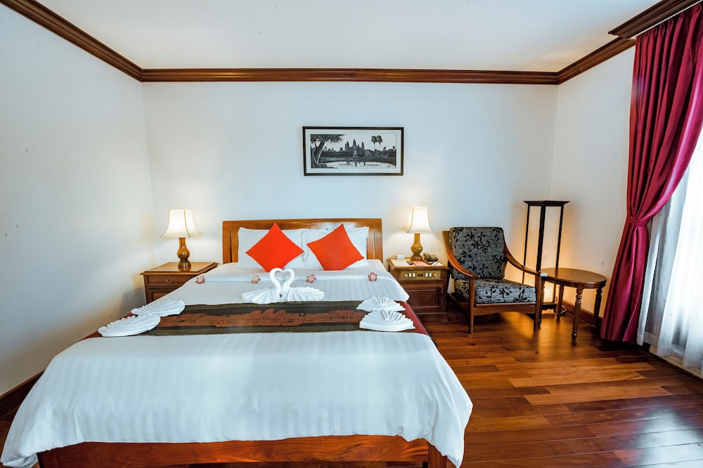 Royal Crown Hotel & Spa 12/70