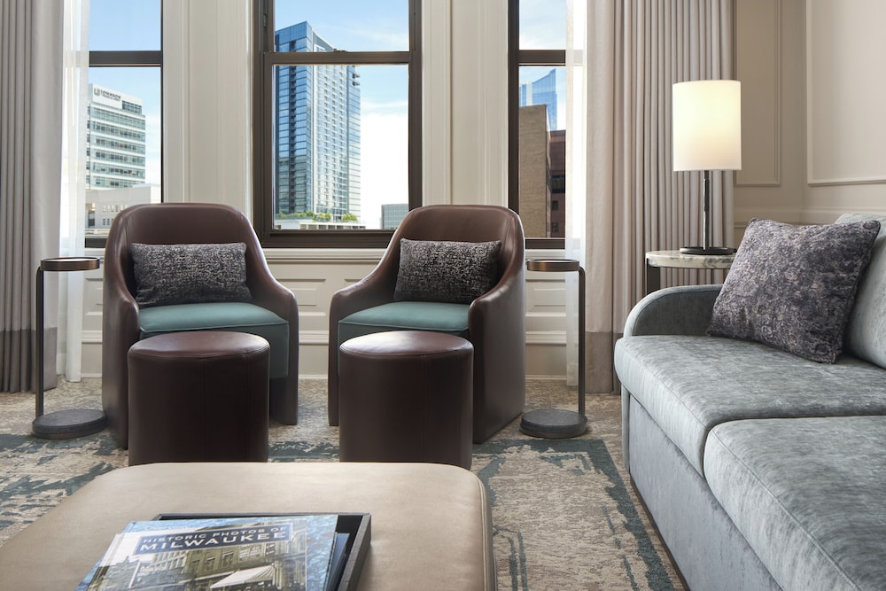 The Pfister Hotel 47/70