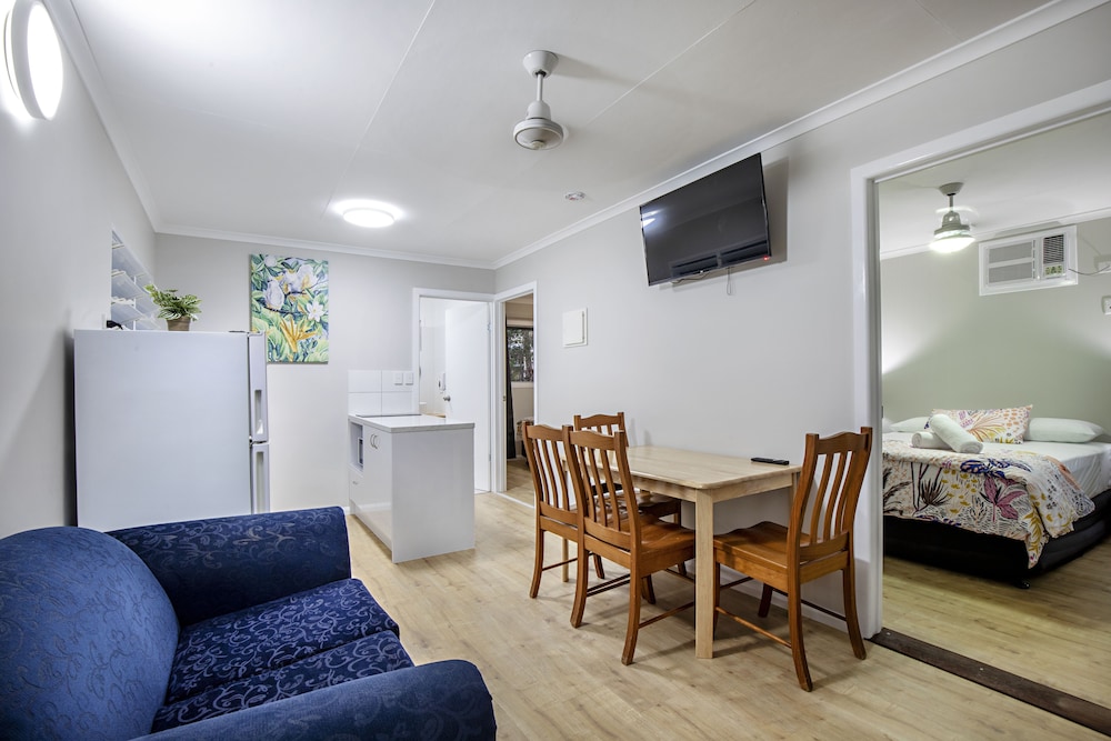 Bush Village Budget Cabins 48/73