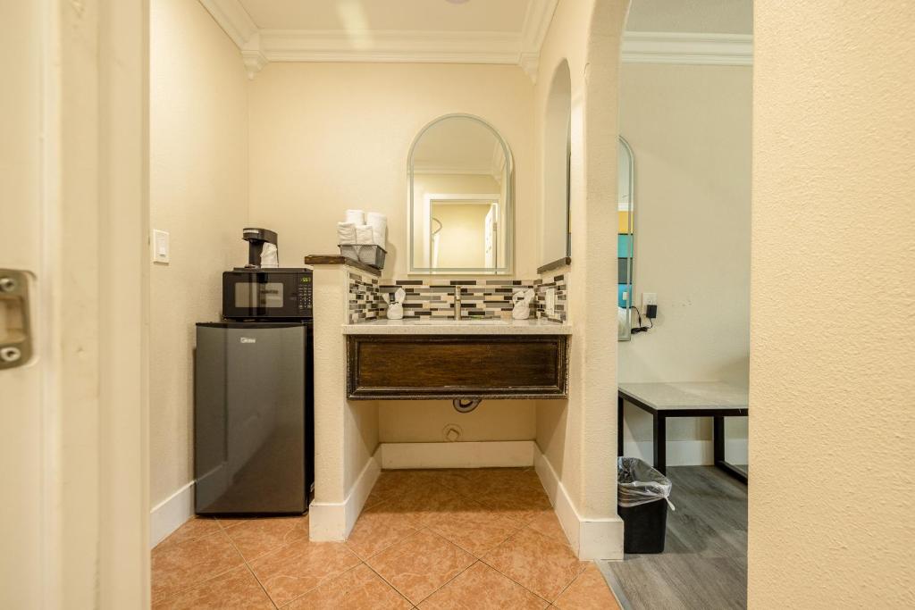Hotel Avenida Victorville I-15 44/44