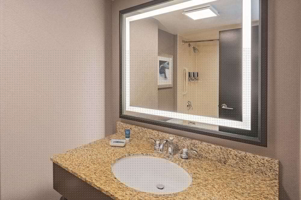 Wyndham Grand Fallsview Hotel 24/65