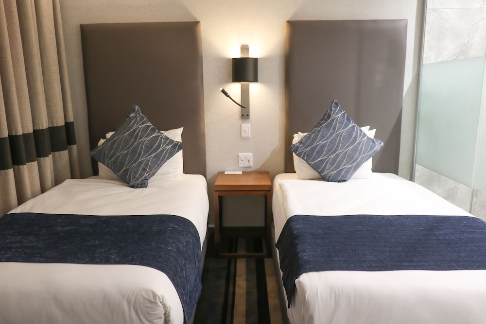 Mayfair Hotel 7/47