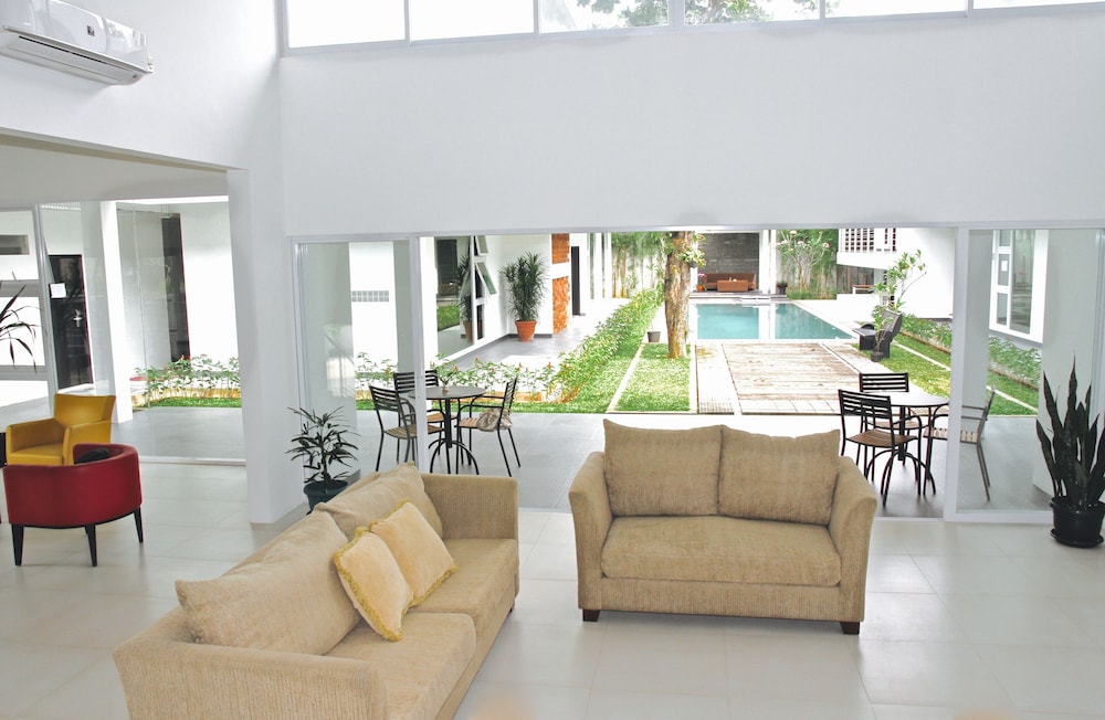 Ampera Avenue Residence 10/17
