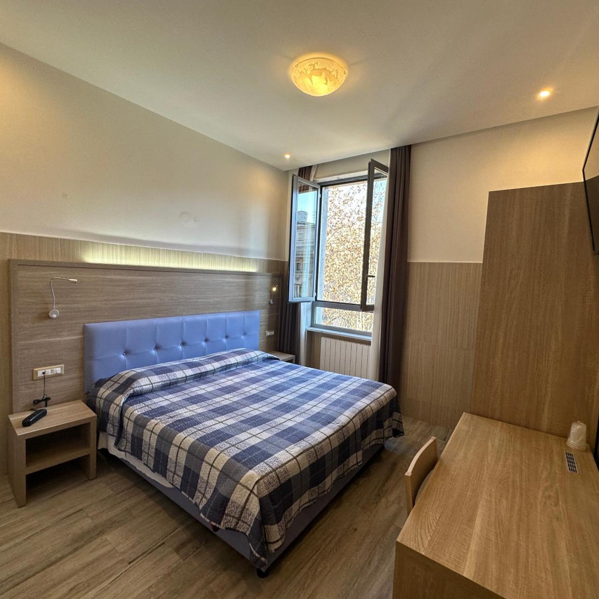 Hotel Midway 24/50