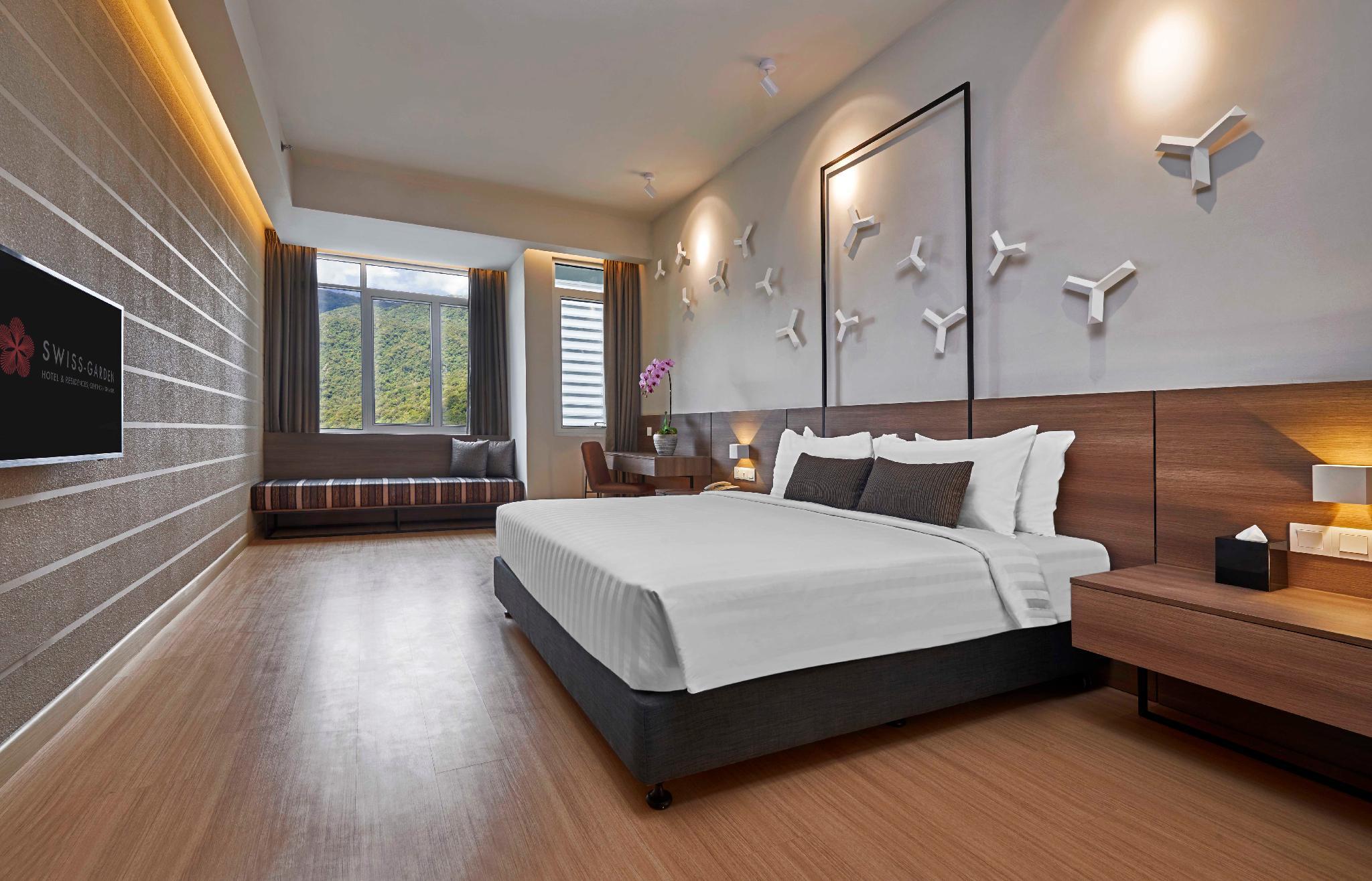 DELUXE, DOUBLE BED