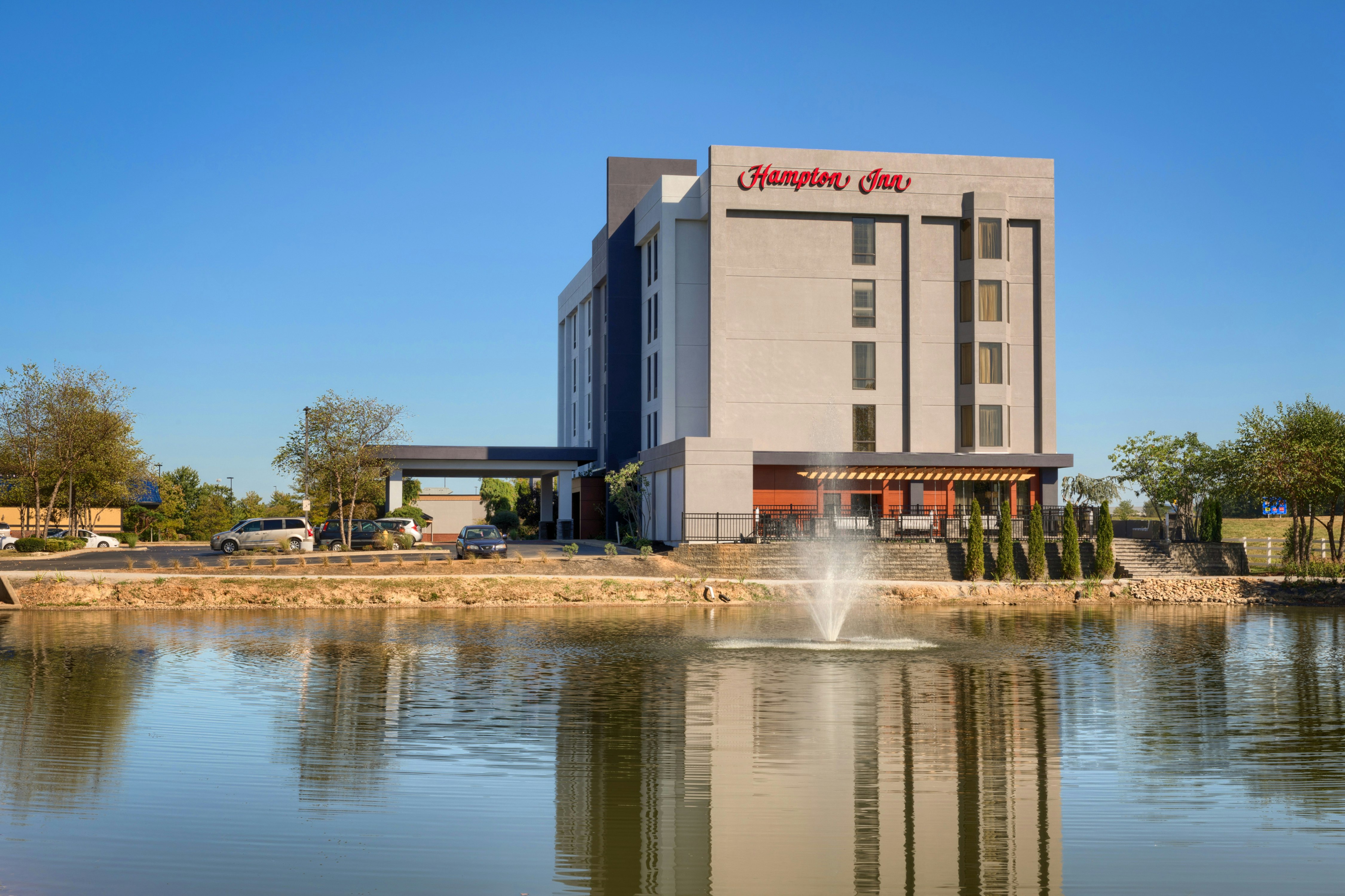 Hampton Inn Louisville-Northeast 21/22