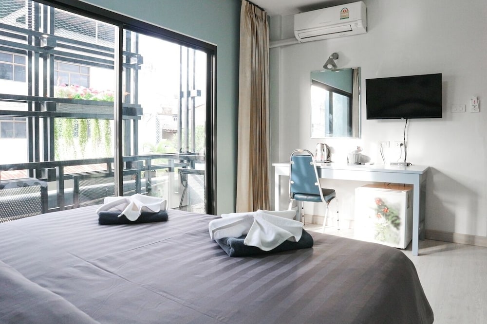 TOWER, DELUXE, DOUBLE BED