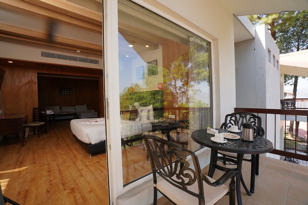 Moksha Himalaya Spa Resort 22/50