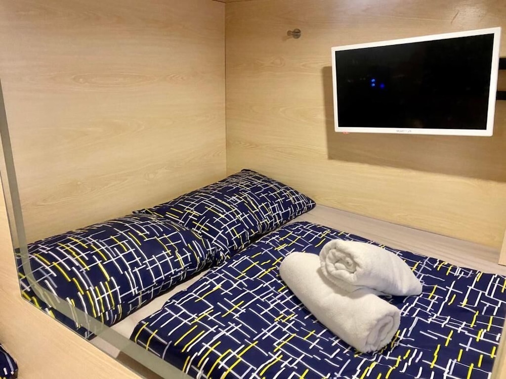 MIXED DORM, POD, DELUXE, ADULT ONLY