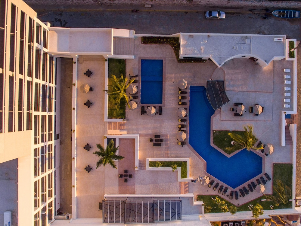 Ocean View Beach Hotel 49/51