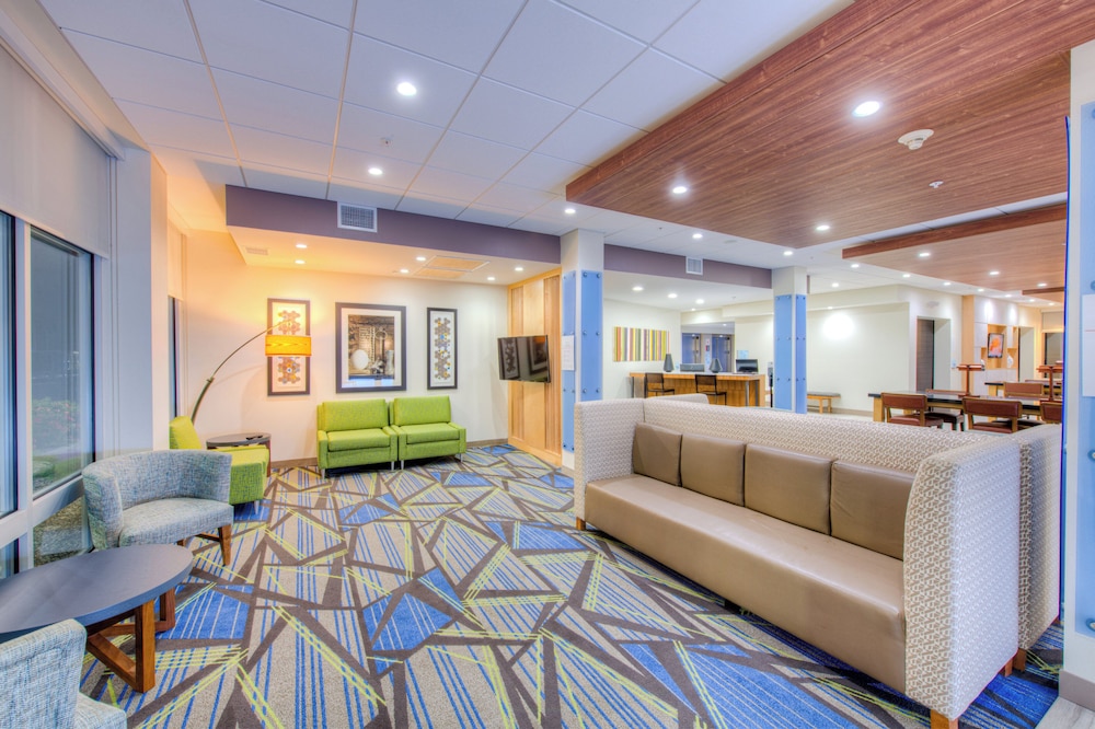 Holiday Inn Express & Suites Remington 32/49
