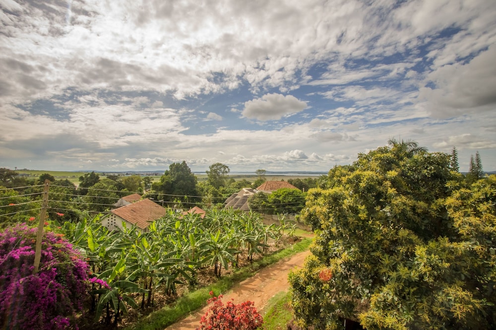 Askay Hotel Suites Entebbe 32/43