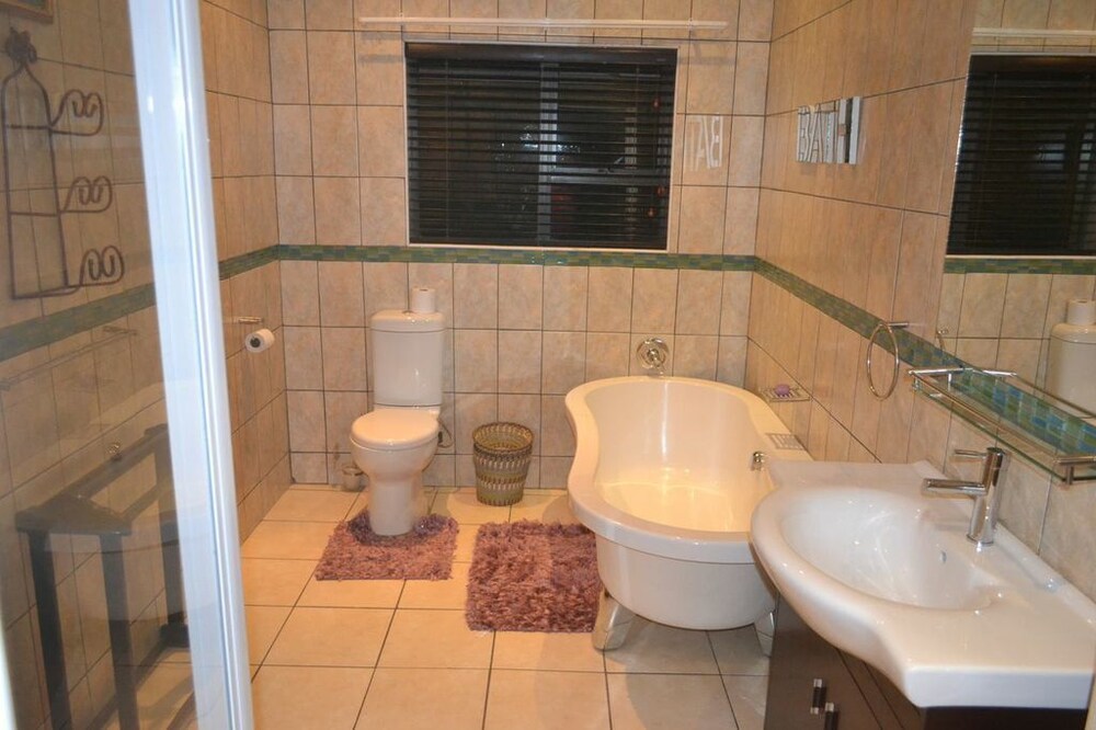 Ikhanda Guesthouse 14/17