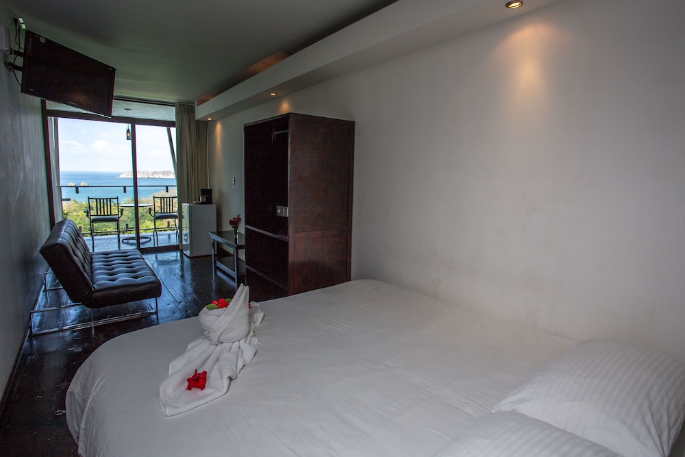 El Faro Beach Hotel 42/65