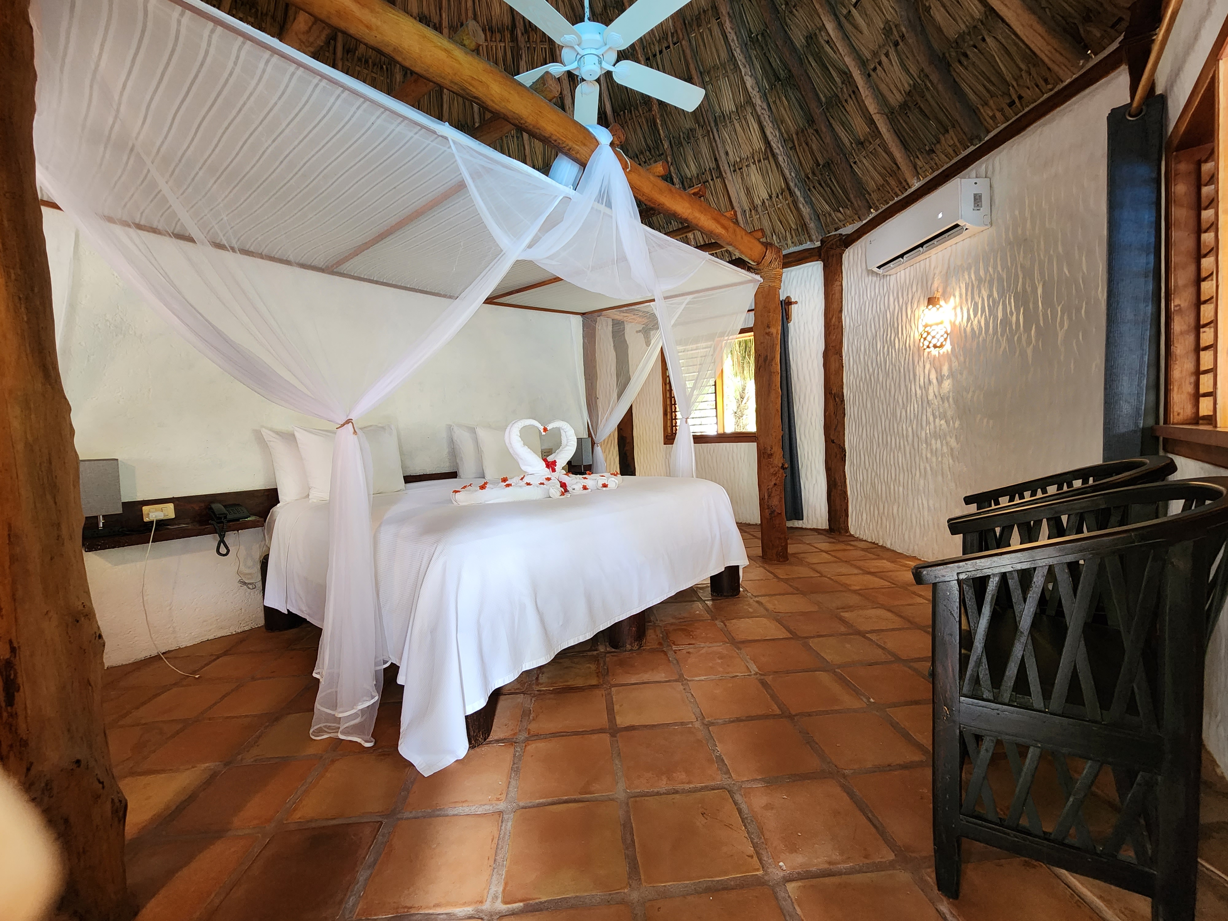 BUNGALOW, KING BED, POOL VIEW