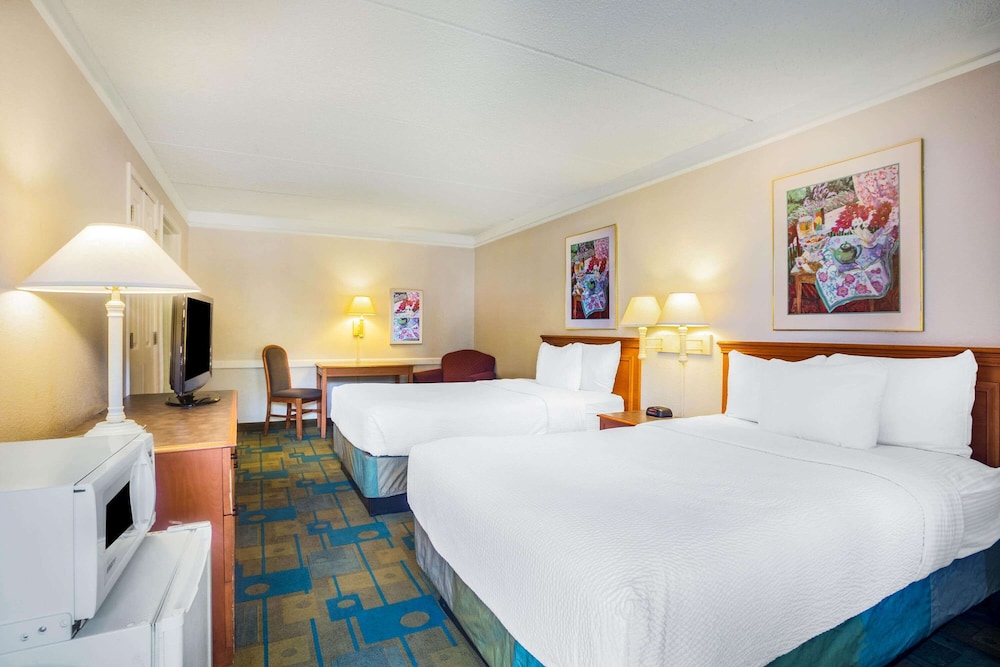 Super 8 by Wyndham Eagle Pass 14/41