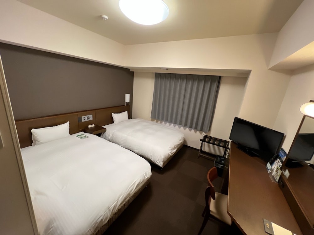 غرفة بسريرين منفصلين، Hotel Route-Inn Uozu 2/5