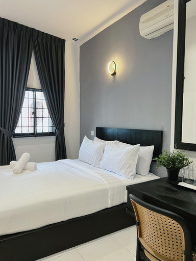 Quee Hotel 6/11