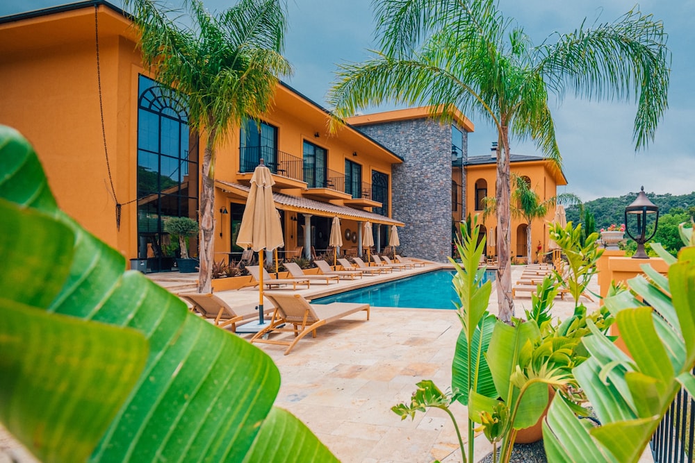 The Remote Hotel 34/44