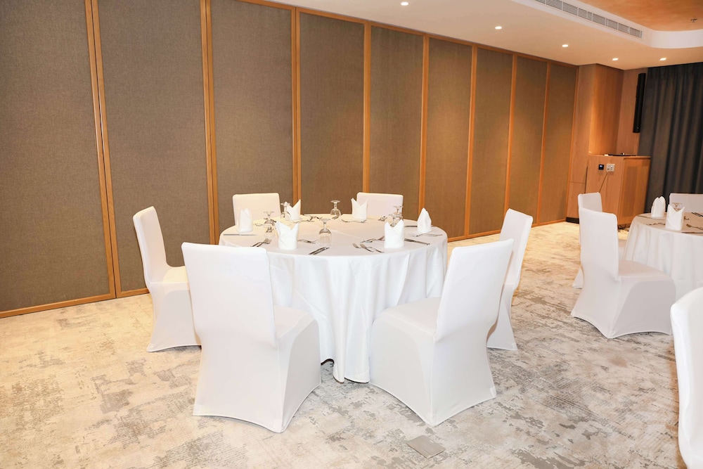 Park Inn by Radisson Muscat 42/50
