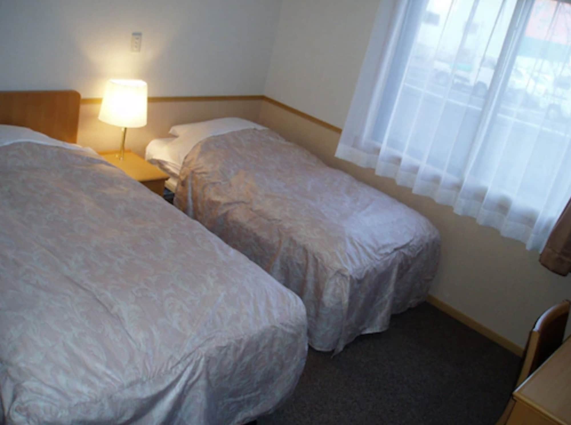 ECONOMY, TWIN BEDS, SMOKING