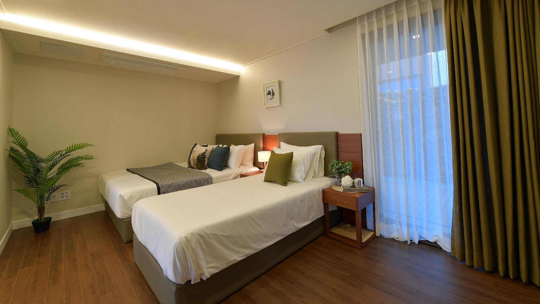 Spa, Deluxe, 1 Double and 1 Single Bed, Terrace