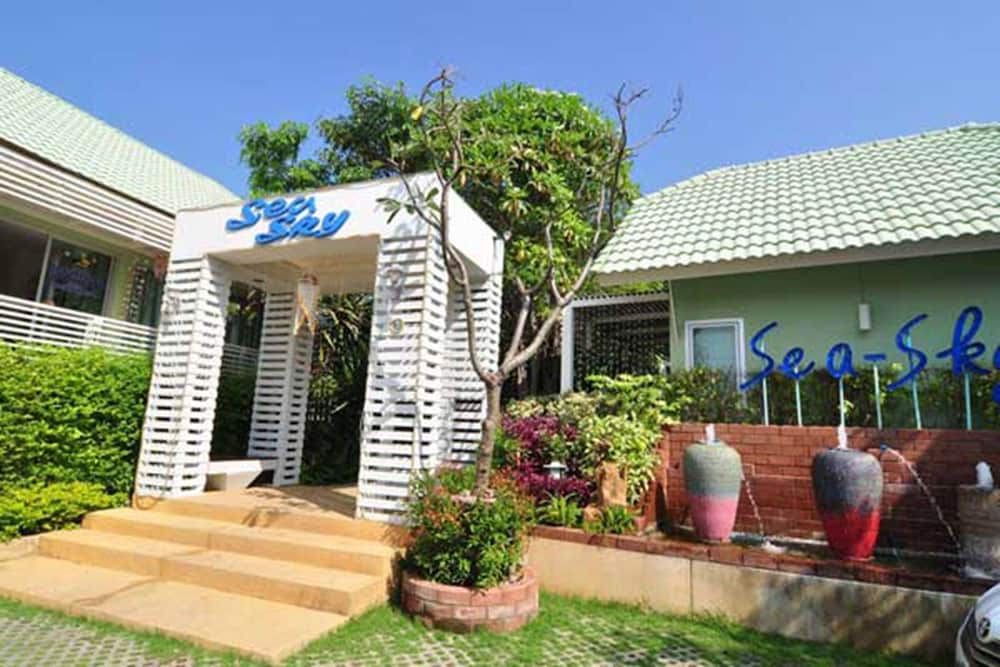 Sea Sky Beach Resort photo3