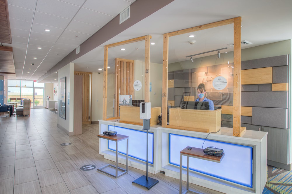 Holiday Inn Express & Suites Remington 10/49